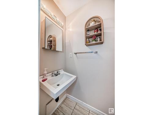 9E Clareview Vg Nw, Edmonton, AB - Indoor Photo Showing Bathroom