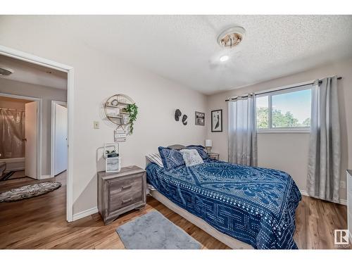 9E Clareview Vg Nw, Edmonton, AB - Indoor Photo Showing Bedroom