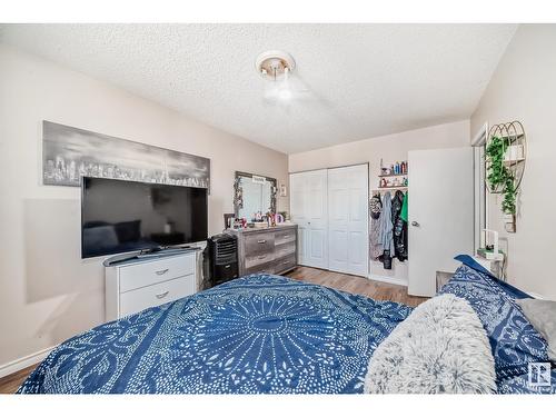 9E Clareview Vg Nw, Edmonton, AB - Indoor Photo Showing Bedroom