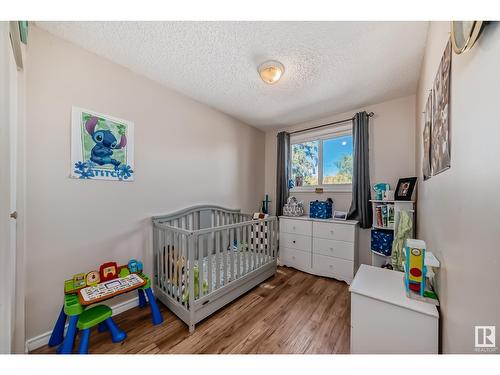 9E Clareview Vg Nw, Edmonton, AB - Indoor Photo Showing Bedroom