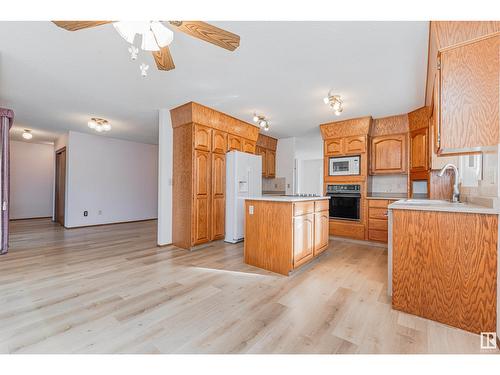 2308 113 St Nw, Edmonton, AB - Indoor Photo Showing Kitchen