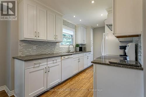 315 Bloxam Avenue, London, ON - Indoor Photo Showing Kitchen