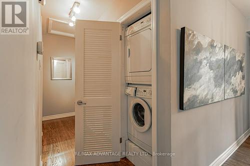 315 Bloxam Avenue, London, ON - Indoor Photo Showing Laundry Room