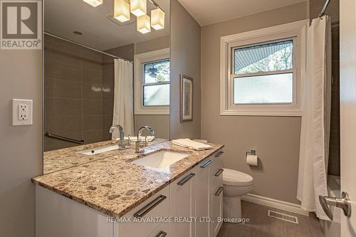 315 Bloxam Avenue, London, ON - Indoor Photo Showing Bathroom