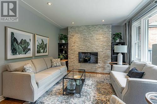 315 Bloxam Avenue, London, ON - Indoor Photo Showing Living Room With Fireplace