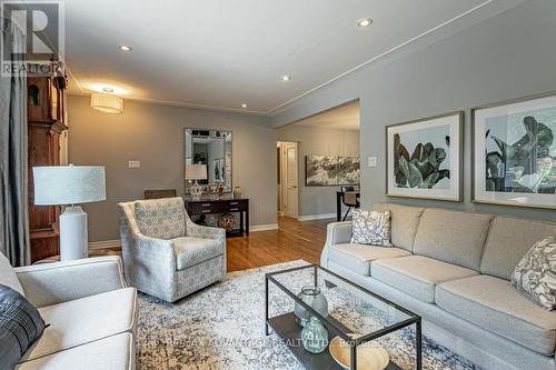 315 Bloxam Avenue, London, ON - Indoor Photo Showing Living Room