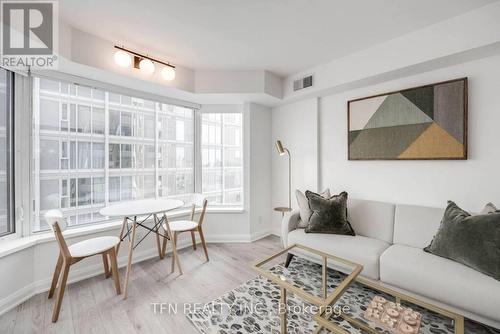 2910 - 155 Yorkville Avenue, Toronto, ON - Indoor Photo Showing Living Room