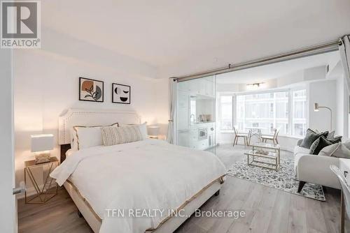 2910 - 155 Yorkville Avenue, Toronto, ON - Indoor Photo Showing Bedroom