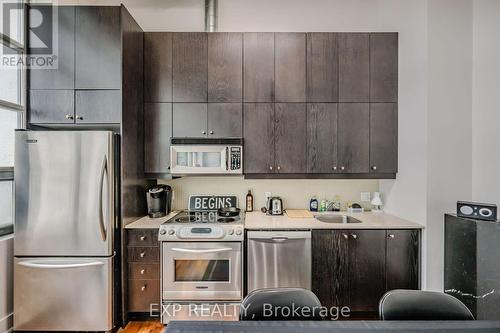 403 - 637 Lake Shore Boulevard W, Toronto, ON - Indoor Photo Showing Kitchen With Stainless Steel Kitchen