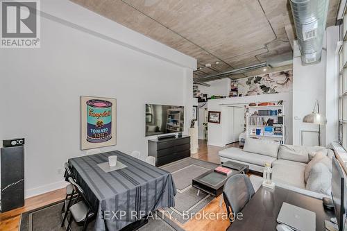 403 - 637 Lake Shore Boulevard W, Toronto, ON - Indoor Photo Showing Living Room