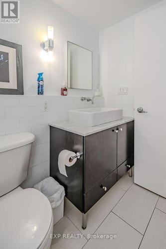 403 - 637 Lake Shore Boulevard W, Toronto, ON - Indoor Photo Showing Bathroom