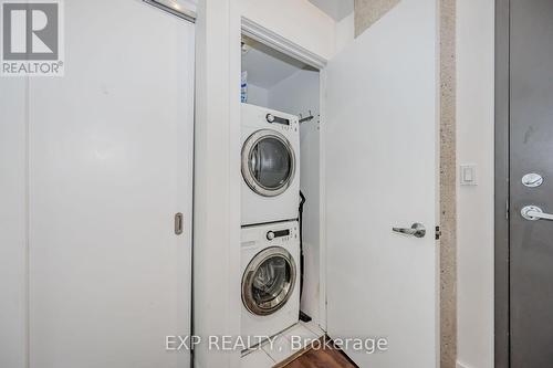 403 - 637 Lake Shore Boulevard W, Toronto, ON - Indoor Photo Showing Laundry Room