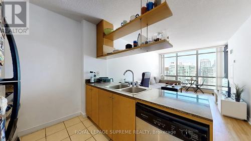 3509 - 5 Mariner Terrace, Toronto, ON - Indoor Photo Showing Kitchen With Double Sink