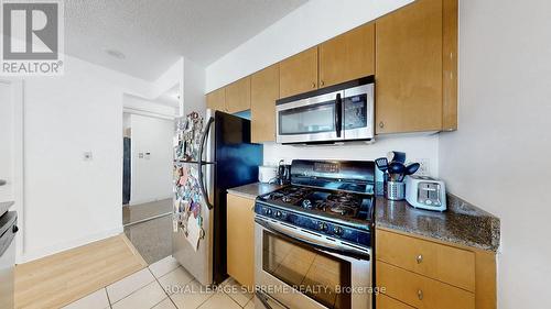 3509 - 5 Mariner Terrace, Toronto, ON - Indoor Photo Showing Kitchen