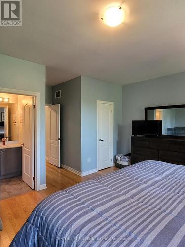 11 Farwell Avenue, Wasaga Beach, ON - Indoor Photo Showing Bedroom