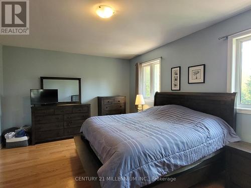 11 Farwell Avenue, Wasaga Beach, ON - Indoor Photo Showing Bedroom