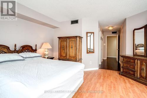 211 - 45 Kingsbridge Garden Circle, Mississauga, ON - Indoor Photo Showing Bedroom