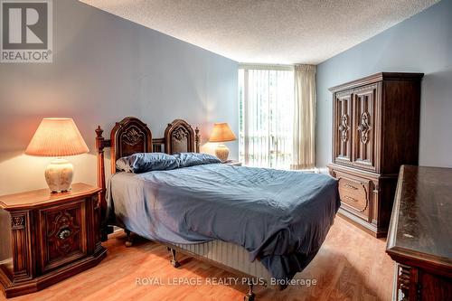 211 - 45 Kingsbridge Garden Circle, Mississauga, ON - Indoor Photo Showing Bedroom