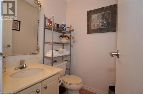 1564 Kerns Road Unit# 1, Burlington, ON - Indoor Photo Showing Bathroom