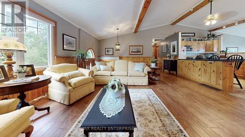 62 Jasper Drive, Kawartha Lakes, ON - Indoor Photo Showing Living Room