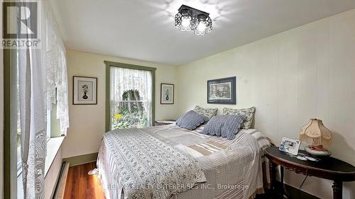 62 Jasper Drive, Kawartha Lakes, ON - Indoor Photo Showing Bedroom