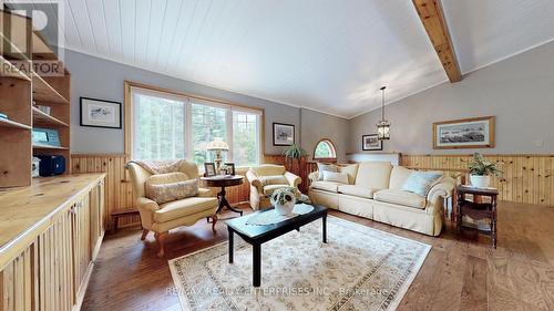 62 Jasper Drive, Kawartha Lakes, ON - Indoor Photo Showing Living Room