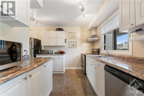 1464 Murdock Gate, Ottawa, ON - Indoor Photo Showing Kitchen