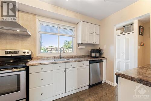 1464 Murdock Gate, Ottawa, ON - Indoor Photo Showing Kitchen