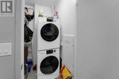 614 - 170 Sumach Street, Toronto, ON - Indoor Photo Showing Laundry Room