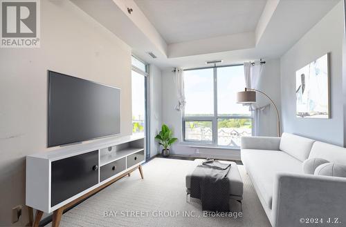 903 - 195 Bonis Avenue, Toronto, ON - Indoor Photo Showing Living Room