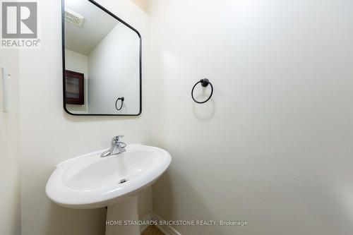 27 Couture Gardens, Vaughan, ON - Indoor Photo Showing Bathroom