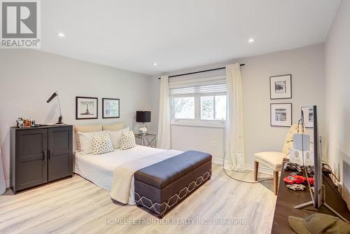 270 Yorkshire Drive, Newmarket, ON - Indoor Photo Showing Bedroom