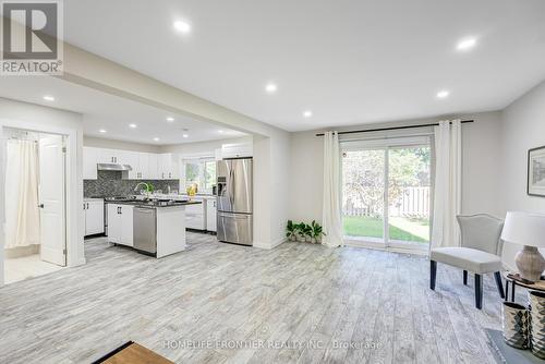 270 Yorkshire Drive, Newmarket, ON - Indoor Photo Showing Kitchen