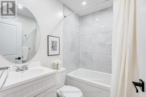 270 Yorkshire Drive, Newmarket, ON - Indoor Photo Showing Bathroom