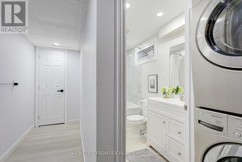 270 Yorkshire Drive, Newmarket, ON - Indoor Photo Showing Laundry Room