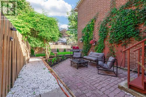 270 Yorkshire Drive, Newmarket, ON - Outdoor