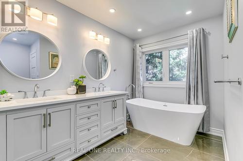 4130 Montrose Crescent, Burlington, ON - Indoor Photo Showing Bathroom