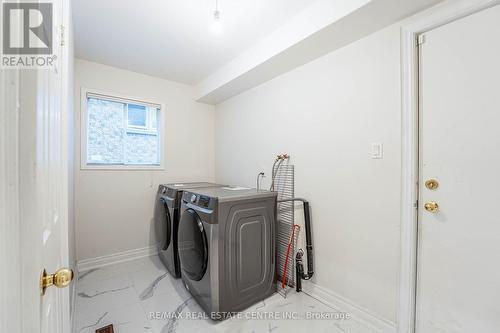 5202 Buttermill Court, Mississauga, ON - Indoor Photo Showing Laundry Room