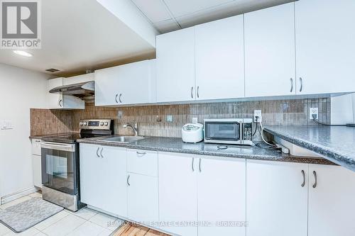 5202 Buttermill Court, Mississauga, ON - Indoor Photo Showing Kitchen