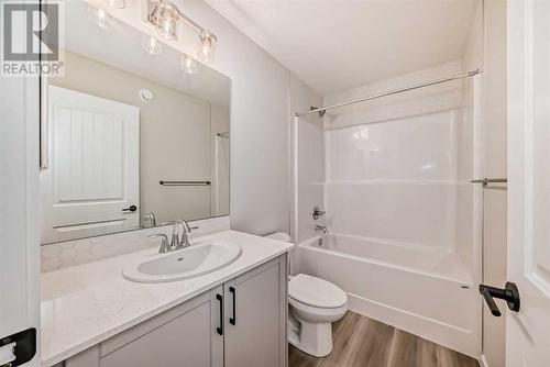 336 Beltmont Park Sw, Calgary, AB - Indoor Photo Showing Bathroom