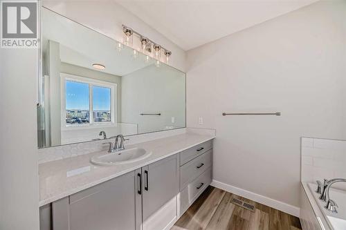 336 Beltmont Park Sw, Calgary, AB - Indoor Photo Showing Bathroom