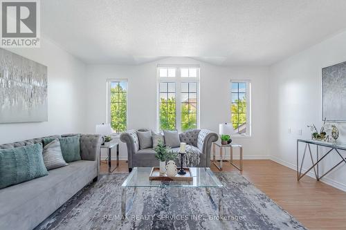 22 Roxton Crescent, Brampton, ON - Indoor Photo Showing Living Room