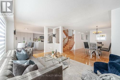 22 Roxton Crescent, Brampton, ON - Indoor Photo Showing Living Room