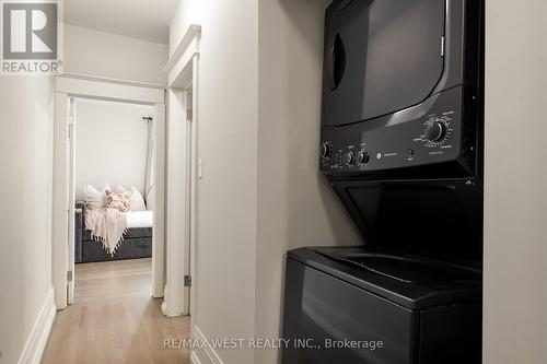 Bldg 1 - 9 Humewood Drive, Toronto, ON - Indoor Photo Showing Laundry Room