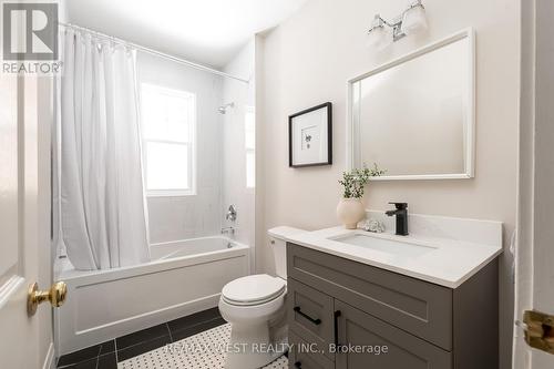 Bldg 1 - 9 Humewood Drive, Toronto, ON - Indoor Photo Showing Bathroom