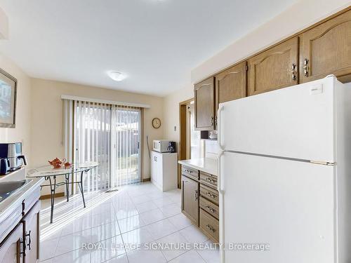 27 Richbell St, Vaughan, ON - Indoor Photo Showing Kitchen