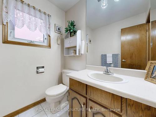 27 Richbell St, Vaughan, ON - Indoor Photo Showing Bathroom