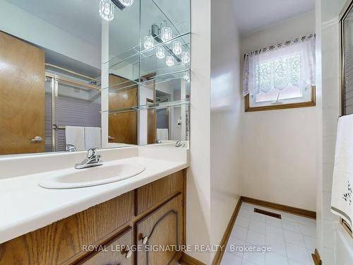 27 Richbell St, Vaughan, ON - Indoor Photo Showing Bathroom