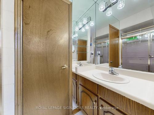 27 Richbell St, Vaughan, ON - Indoor Photo Showing Bathroom