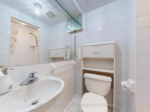 27 Richbell St, Vaughan, ON - Indoor Photo Showing Bathroom